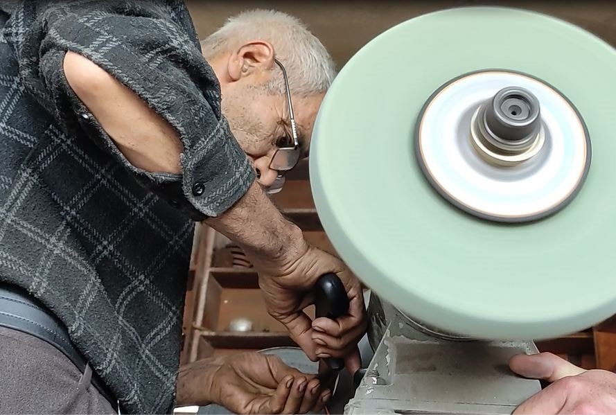 Bıçaklar bileniyor