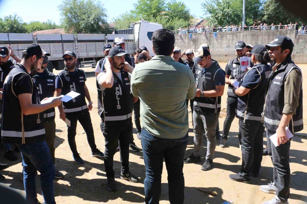 Canlı Hayvan Borsası’nda satıcılar sahte para konusunda bilgilendirildi