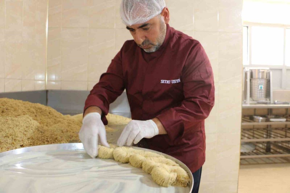 Diyarbakır’da tatlılar bayram için hazırlanıyor