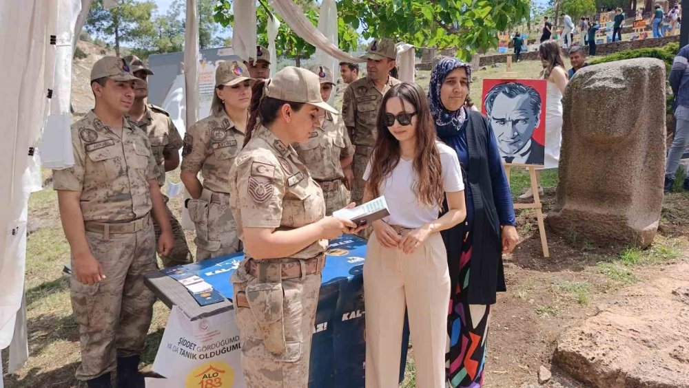 Jandarma Antep'te KADES uygulamasını tanıttı