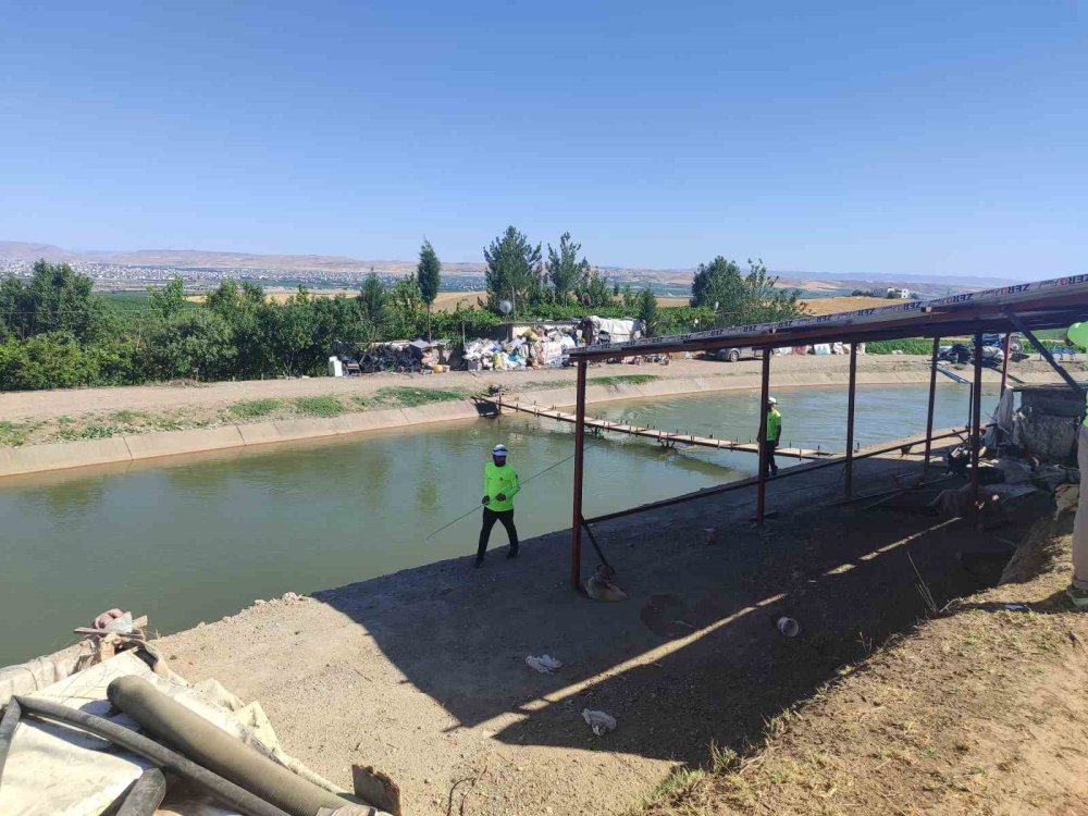 Silvan'da sulama kanalına düşmüş olabileceği değerlendirilen kişi için arama çalışması başlatıldı