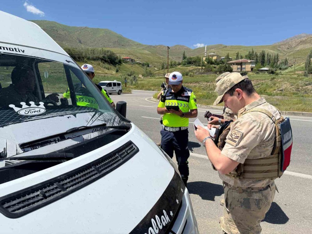 Esendere'de yol uygulaması: 5 sürücüye ceza: 1 araç trafikten men edildi