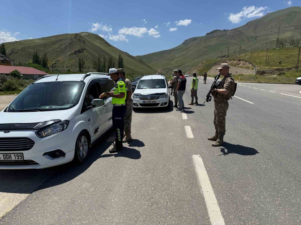 Esendere'de yol uygulaması: 5 sürücüye ceza: 1 araç trafikten men edildi