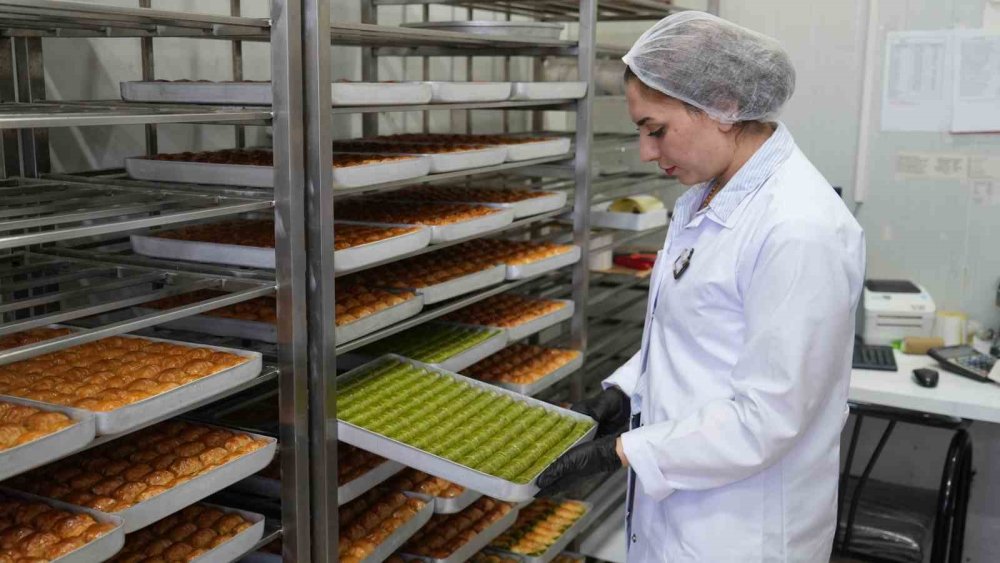Antep’te baklavacıların bayram mesaisi