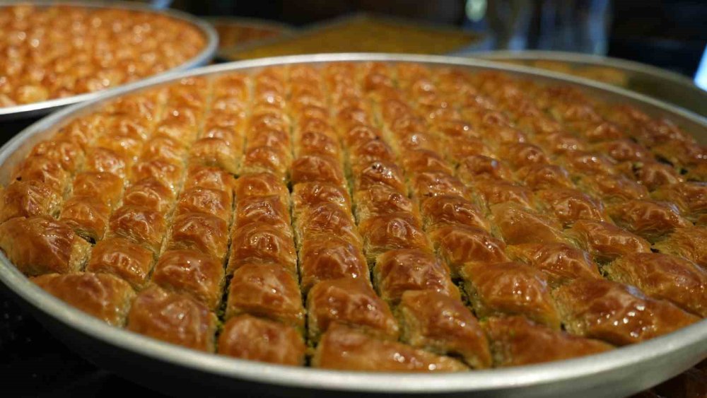 Antep’te baklavacıların bayram mesaisi