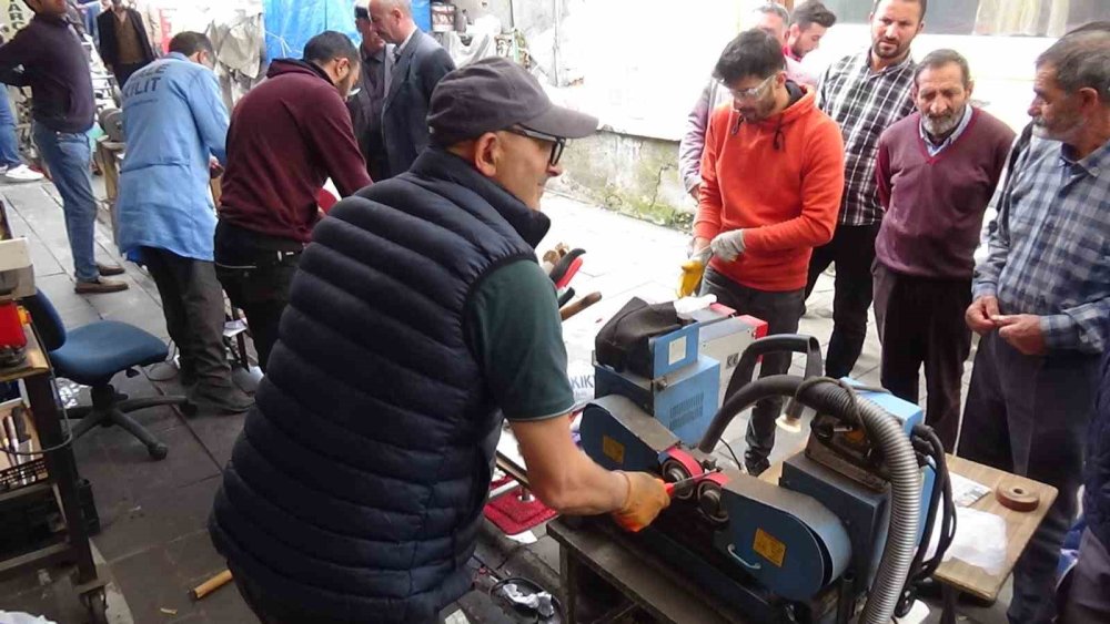 Kars’ta bıçaklar kurbanlar için bilendi