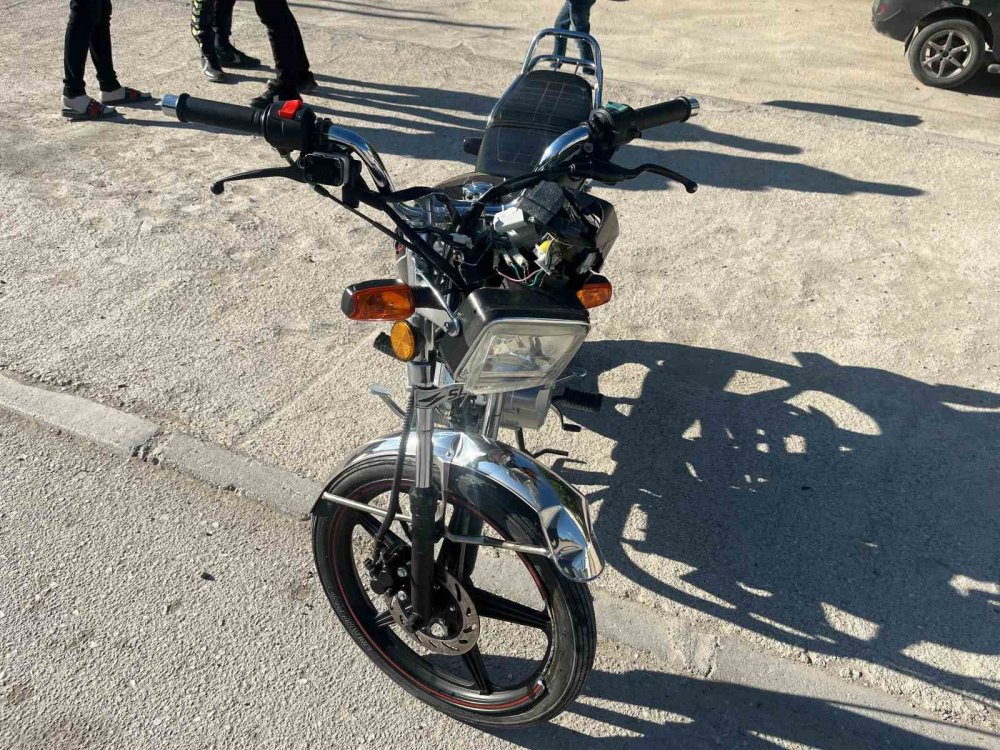 Besni'de motosiklet ile kamyonet çarpıştı: 1 yaralı