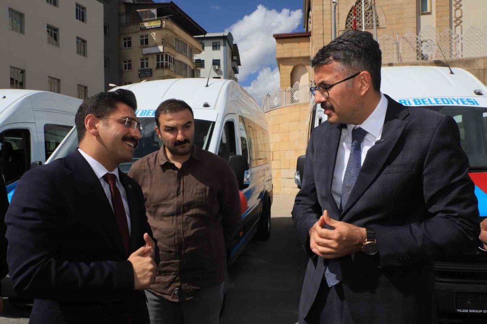 Hakkari Belediyesi filosuna 6 yeni araç daha ekledi