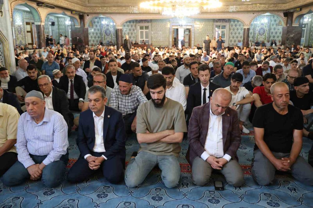 Bayram namazında Elazığ'daki camiler doldu