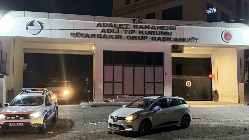 Diyarbakır’daki yangında hayatını kaybeden anne ve üç çocuğu toprağa verildi