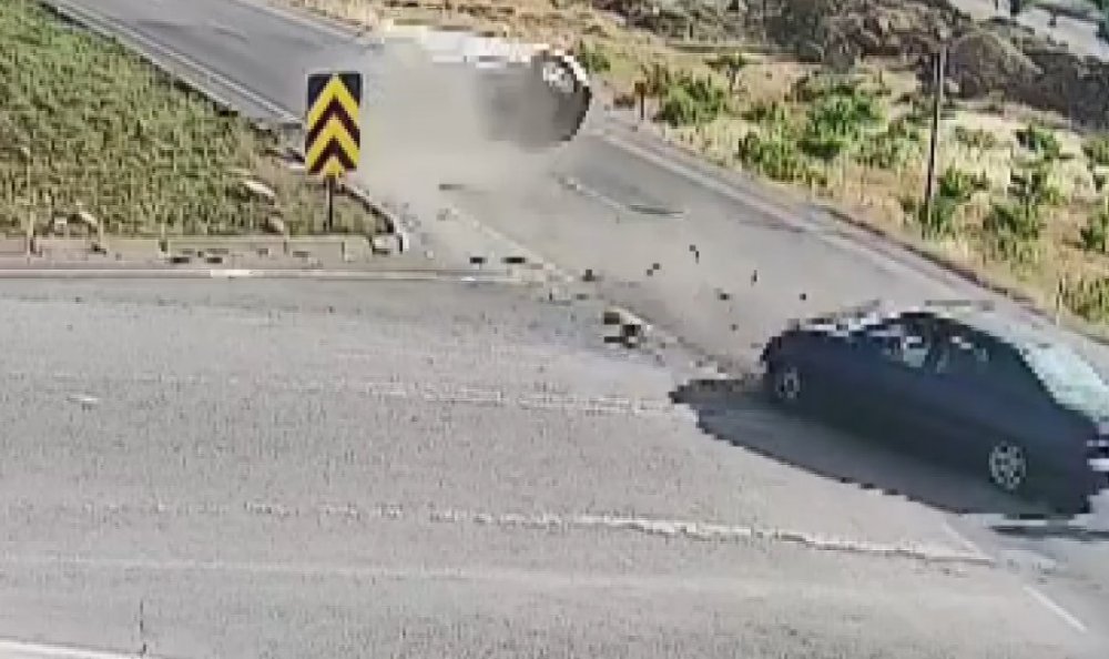 Antep'te kırmızı ışık ihlali kazaya neden oldu, 5 kişi yaralandı