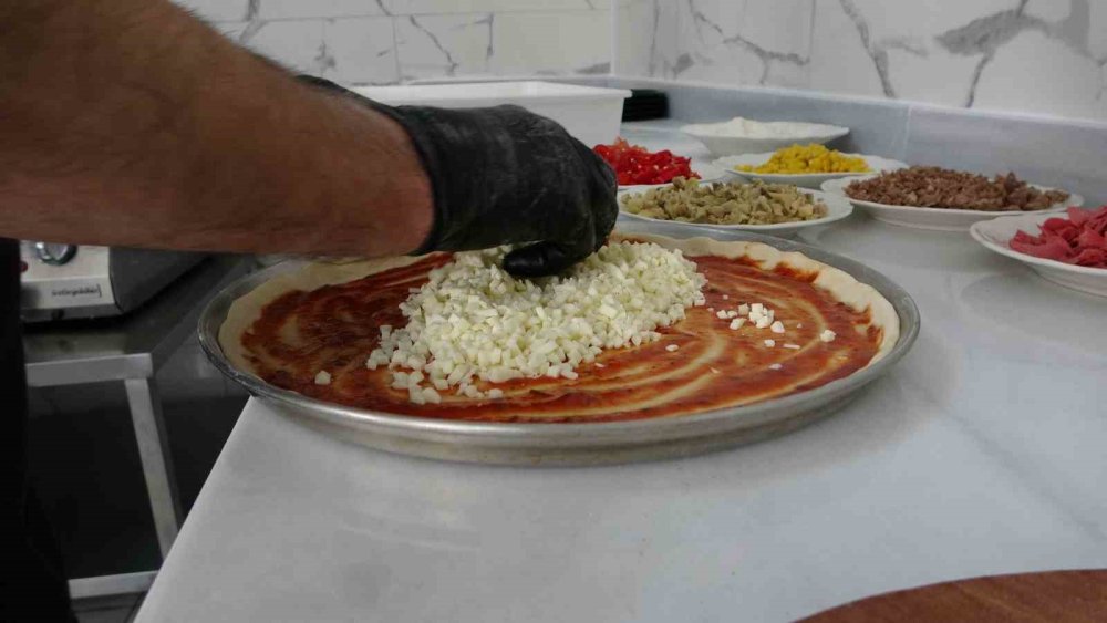 İnce hamurlu pizza, kömbe ve pilavı geride bıraktı