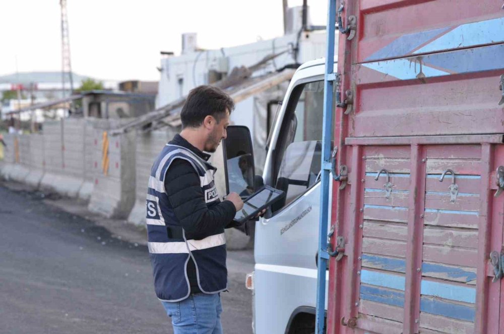 Kars’taki asayiş ve trafik uygulamaları sıklaştırıldı