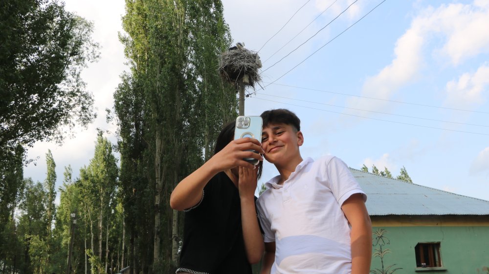 Köprücük köyünde leylekler 22 yıldır aynı yuvada