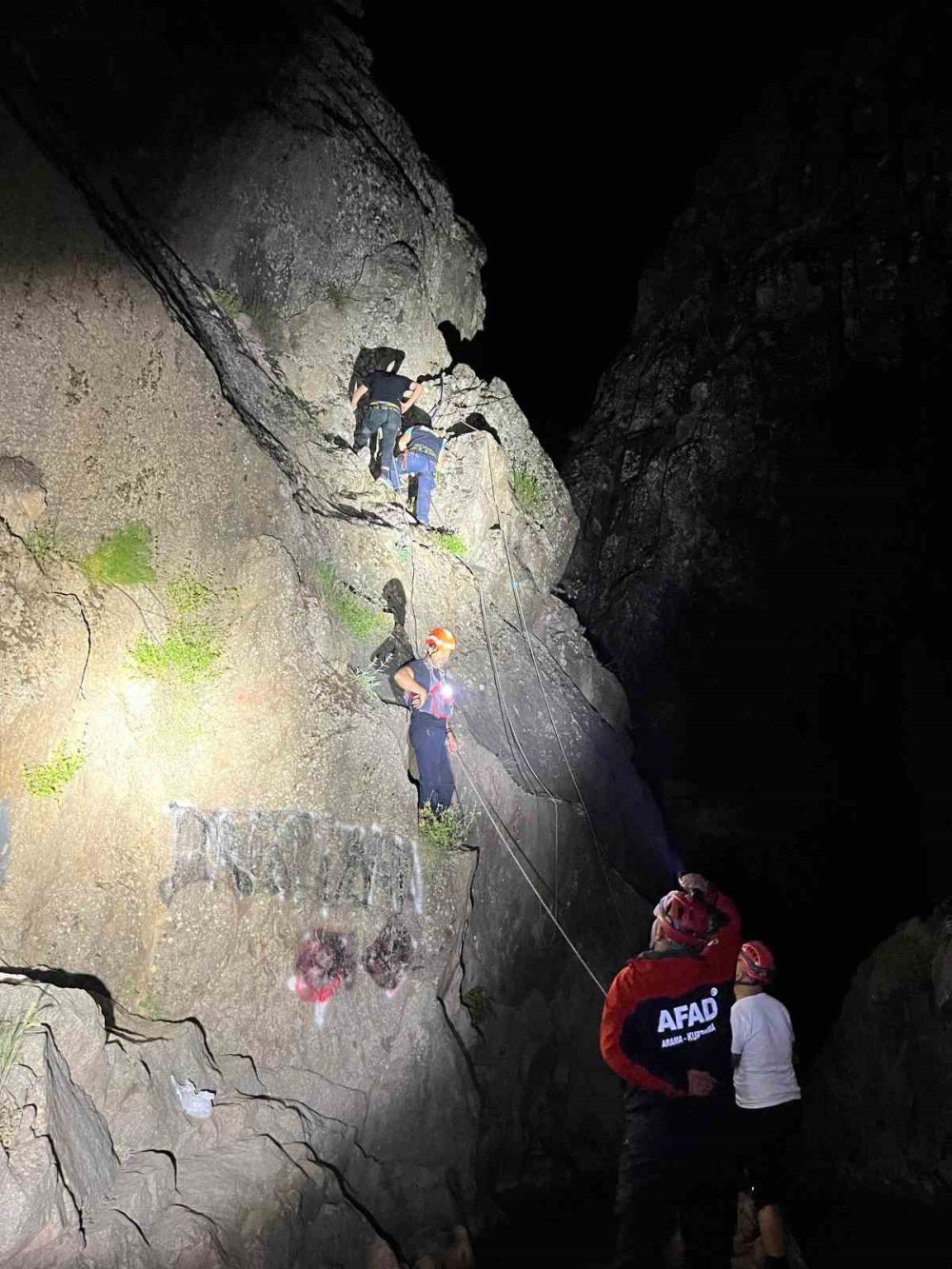 Pilvenk Şelalesi'nde kurtarma operasyonu