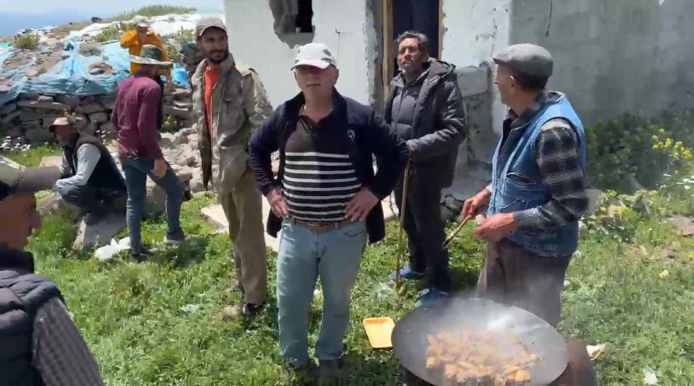 Köylüler yaylaları imece usulü hazırlıyor