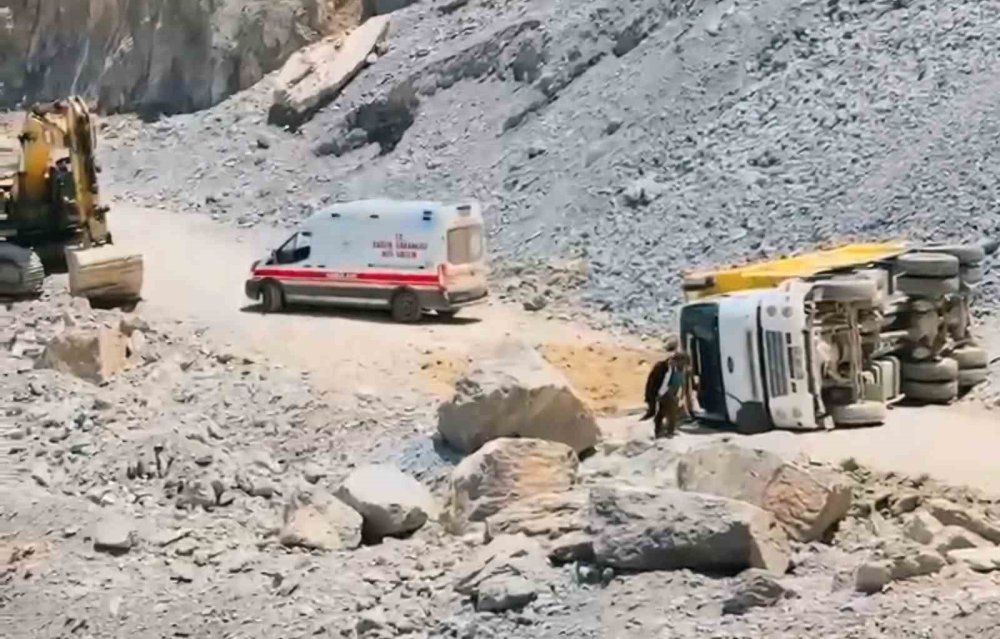 Dağlıca'da kamyon devrildi: 1 yaralı