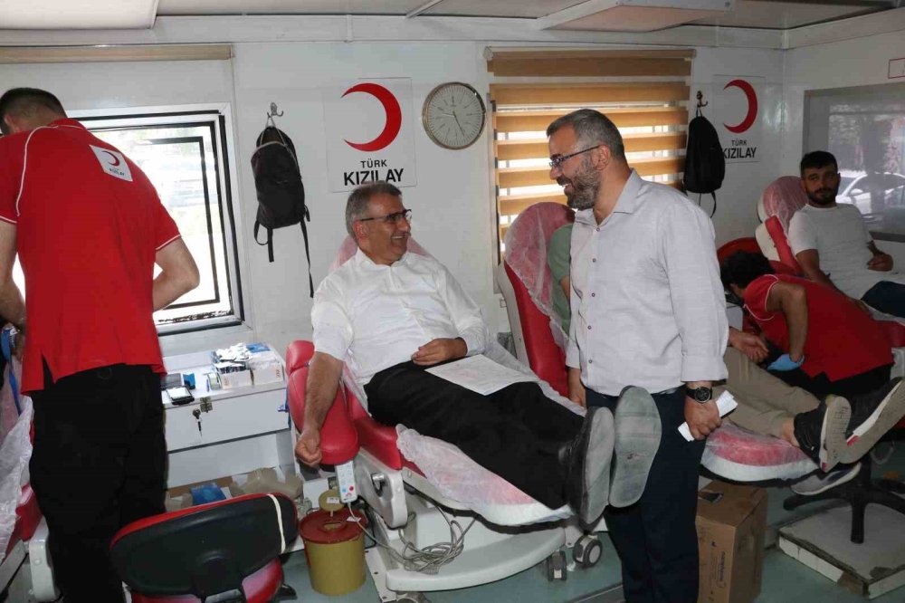 Hakkâri eğitim camiasından kan bağışı