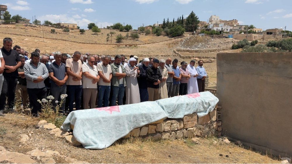 İzmir’deki kazada hayatını kaybeden 3 kardeş Mardin’de toprağa verildi