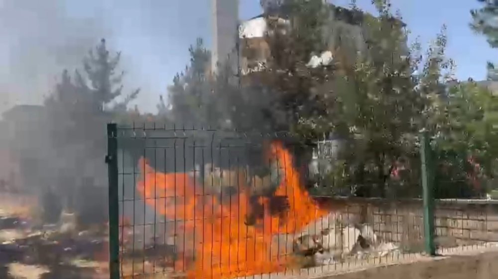 Kurtalan’da lojman bahçesinde çıkan yangın korkuttu