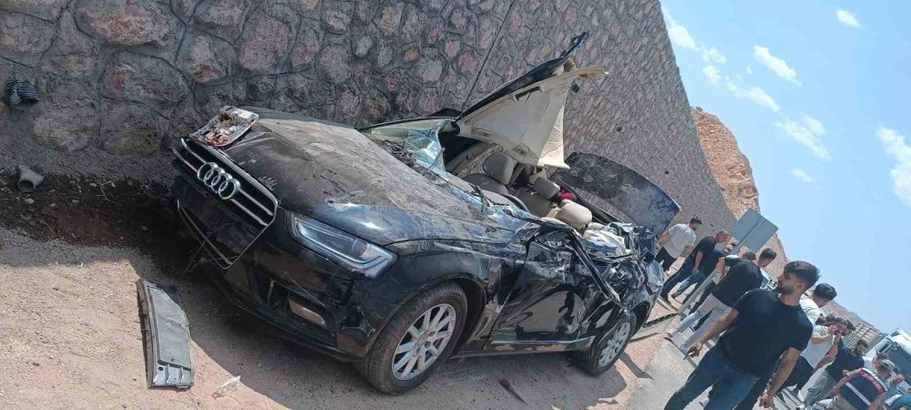 Siirt’te otomobil ile kamyon çarpıştı: 1 ölü, 4 yaralı