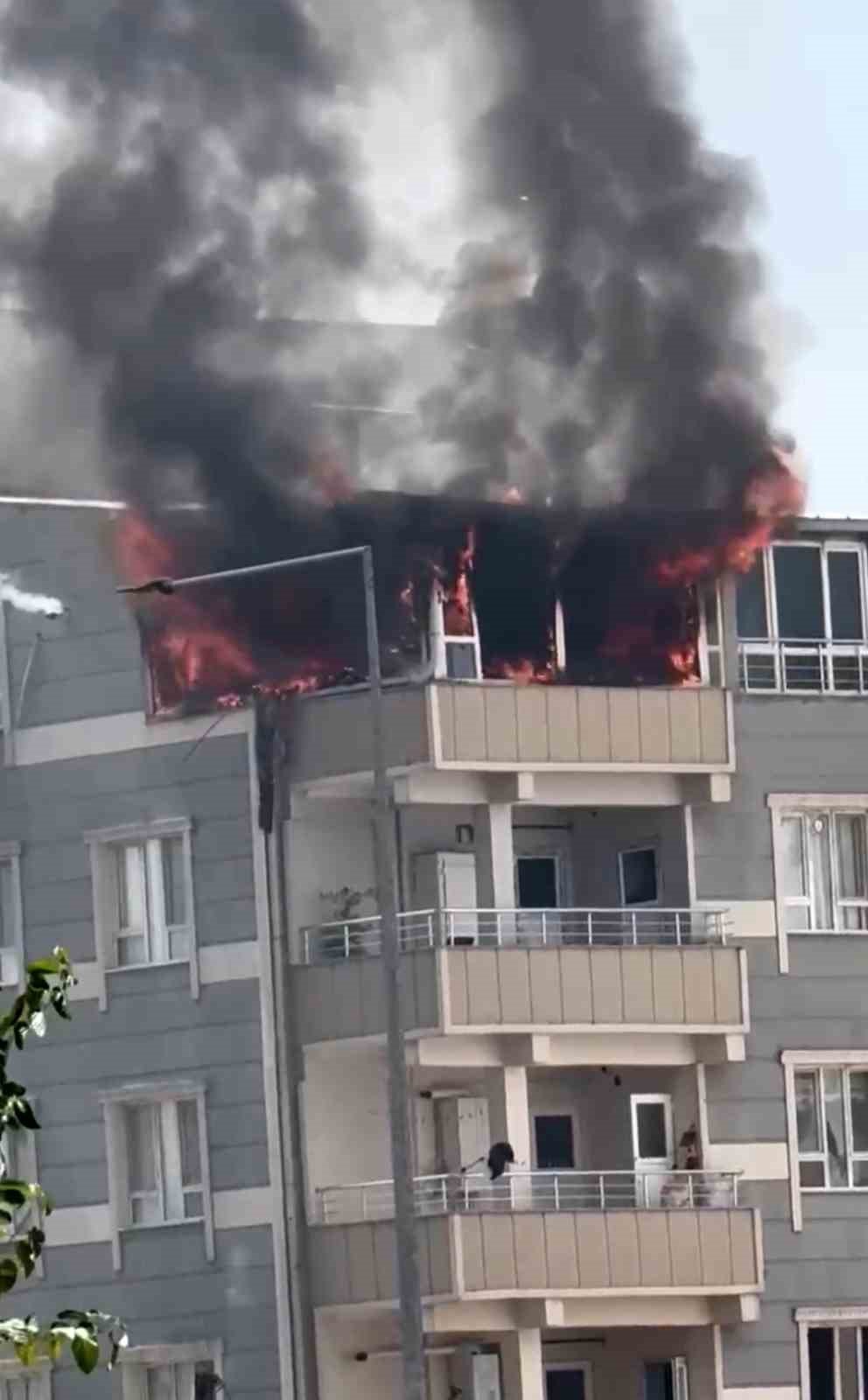 Siverek’te çıkan aparman yangını korkuttu