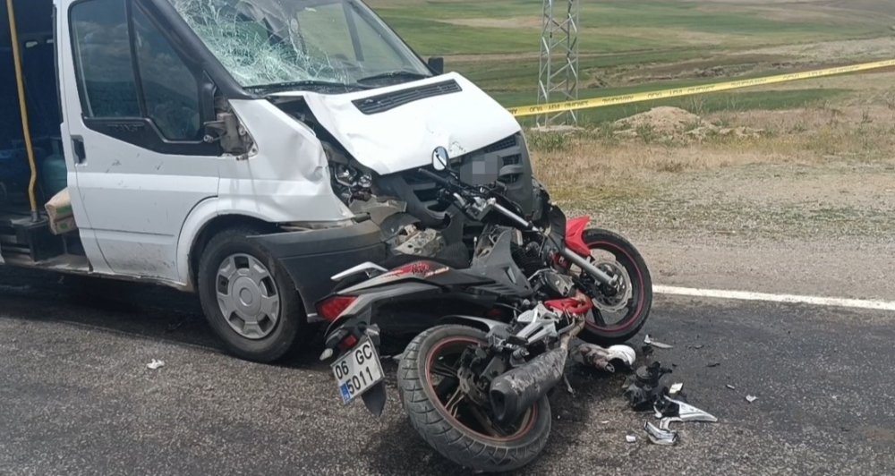 Van’da minibüs ile motosiklet çarpıştı: 2 ölü