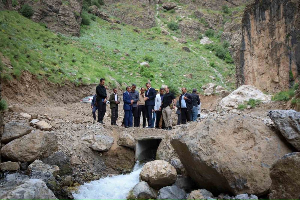 Vali Çelik, yayla yolunda incelemelerde bulundu