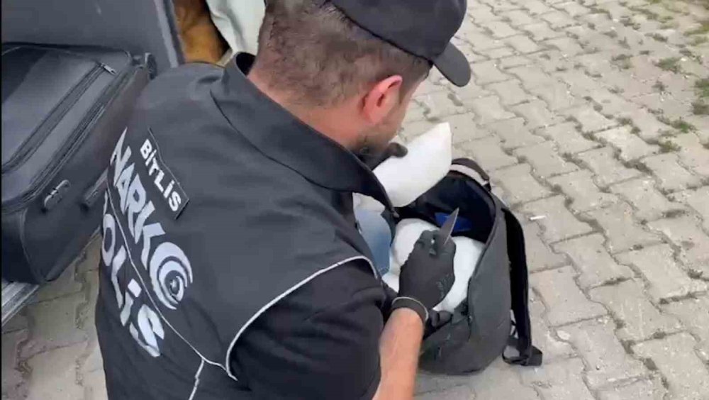 Tatvan'da 13 kilo metanfetamin ele geçirildi