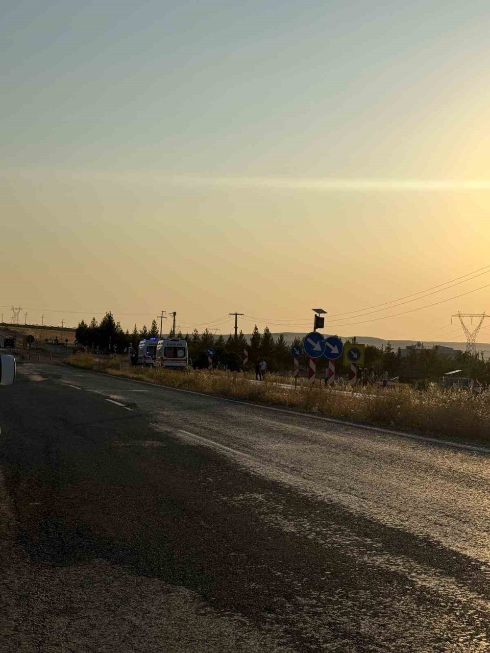 Kurtalan'da otomobil şarampole devrildi: 4 yaralı