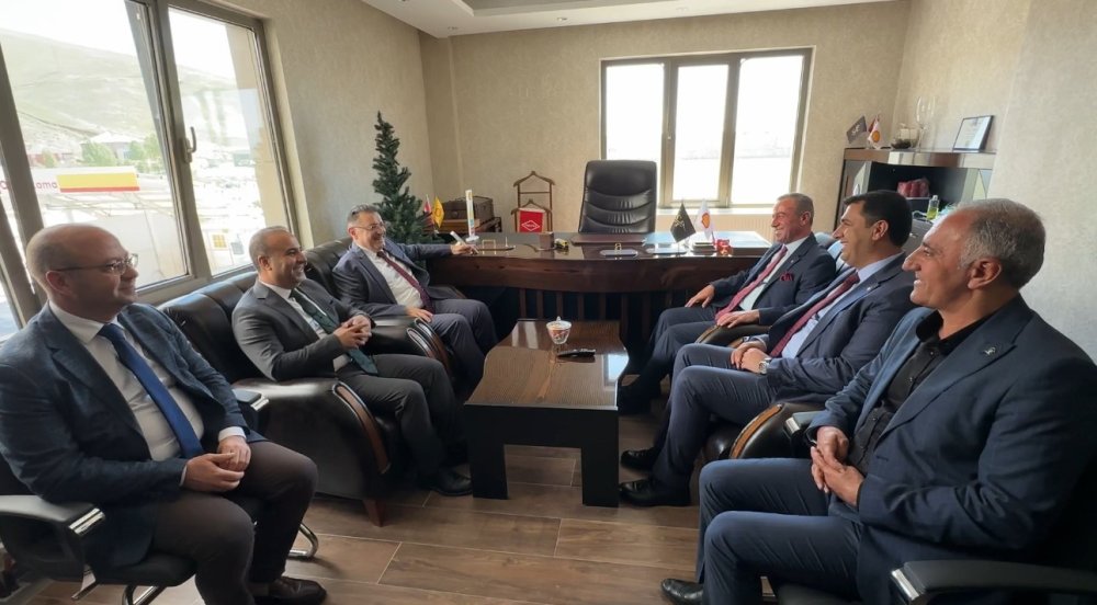 Trabzon Büyükşehir Belediye Başkanı Genç, Yüksekova’daydı