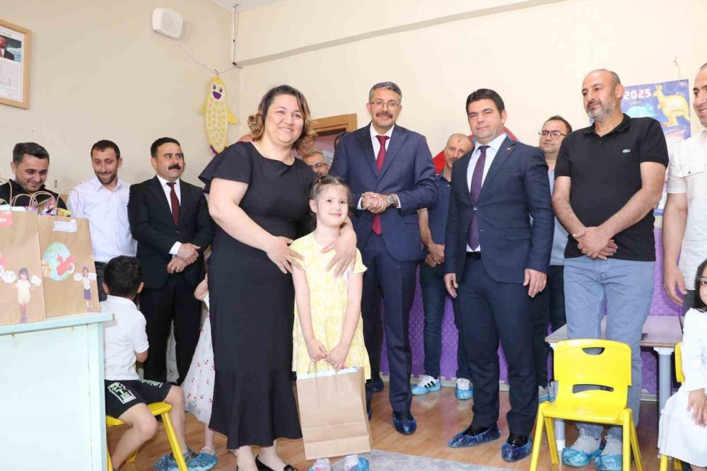 Çelik, karne heyecanına ortak oldu