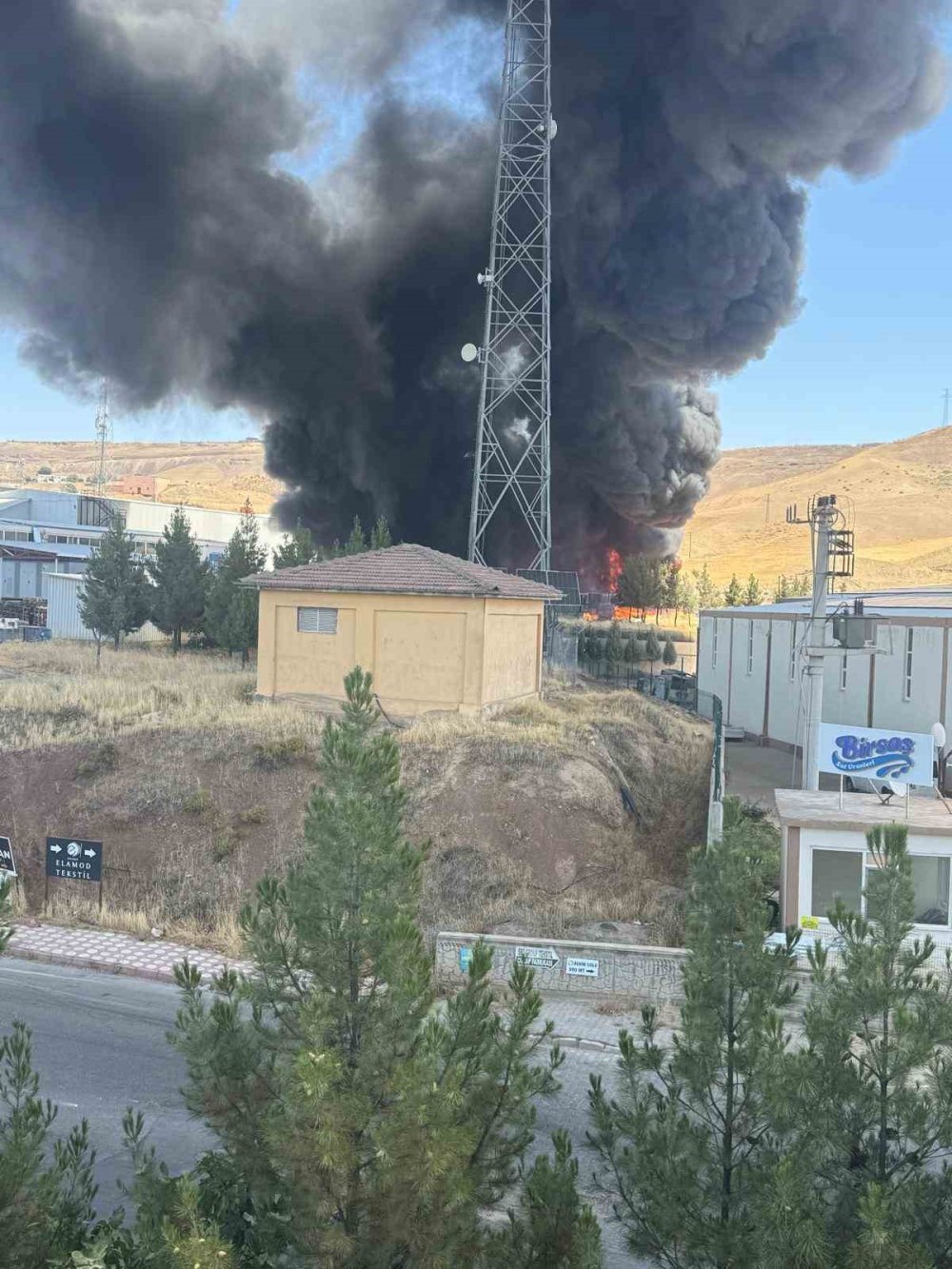 Batman OSB’de fabrika yangını