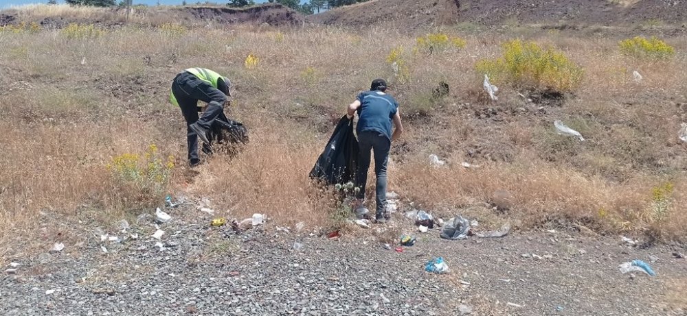 Hazar gölünün etrafından 40 ton çöp toplandı