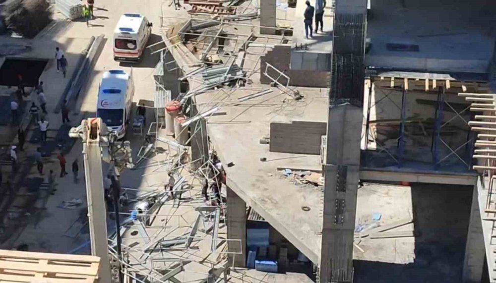 İnşaat iskelesi çöktü: 2 işçi yaralandı