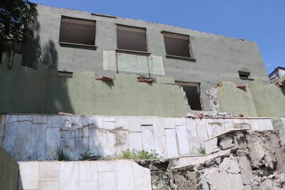 Şemdinli Jandarma Komutanlığı binasının yerine gençlik merkezi yapılıyor