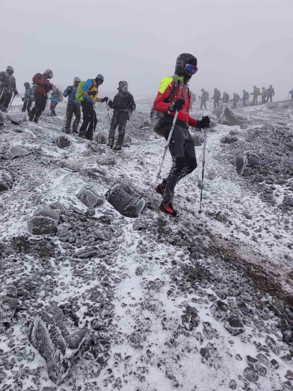 Ağrı Dağı’nda Temmuz soğuğu: Zirvede eksi 35 derece