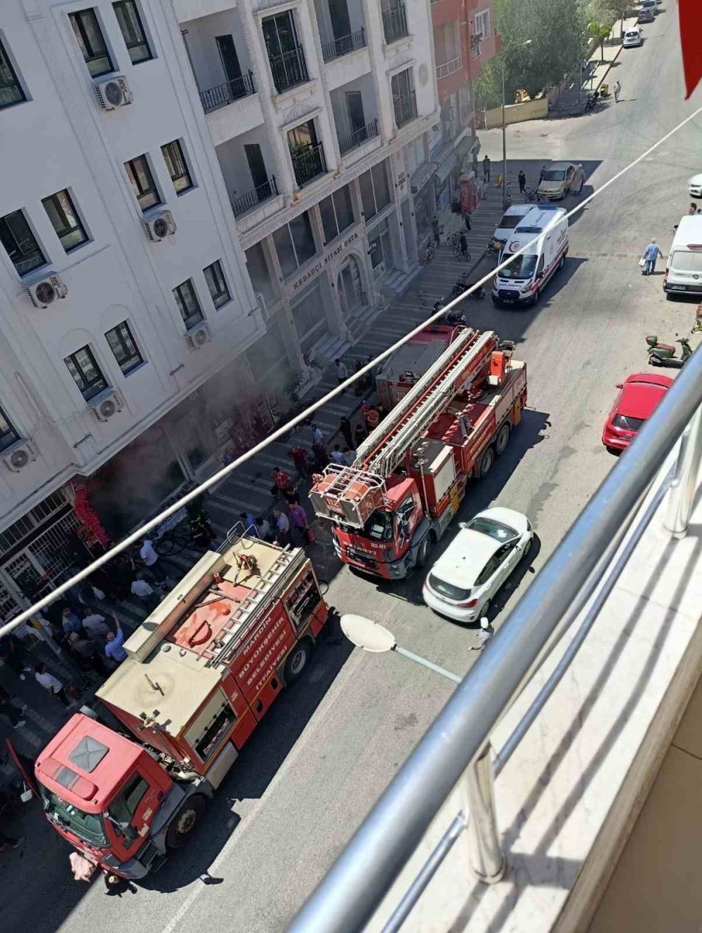 Midyat'ta çiçekçi dükkanında korkutan yangın