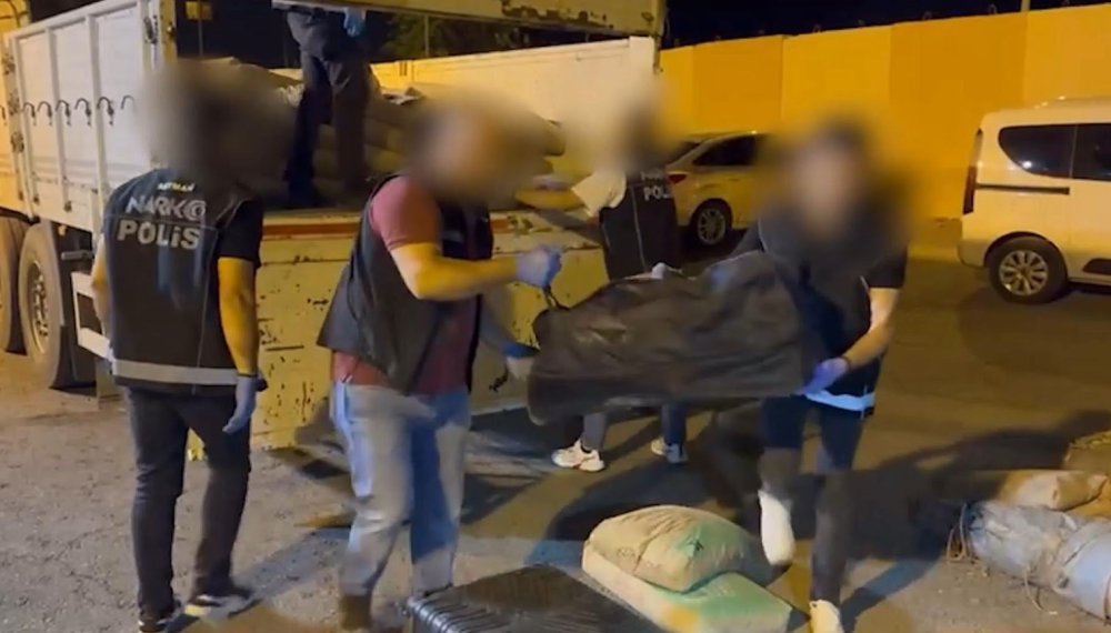 Batman’da durdurulan tırda 27 kilogram esrar ele geçirildi