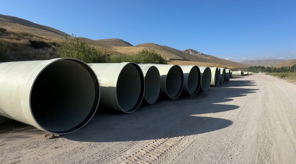 Yüksekova’da sulama hattı boru döşeme çalışmaları sürüyor