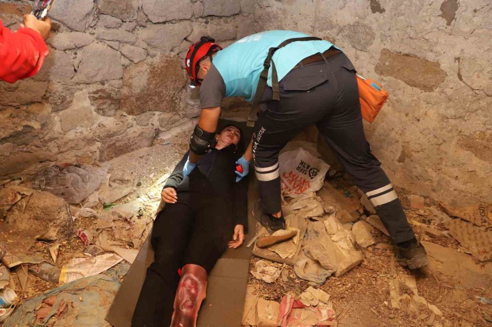 Muradiye'de 4 ilden 125 personelin katılımıyla enkazda arama kurtarma tatbikatı