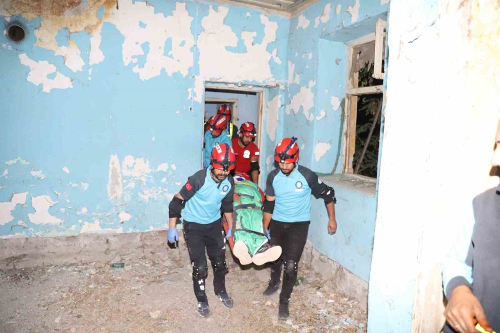 Muradiye'de 4 ilden 125 personelin katılımıyla enkazda arama kurtarma tatbikatı