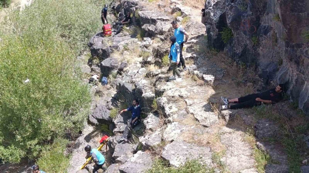 Van’da düşmeye bağlı yaralanan vatandaşları kurtarma tatbikatı