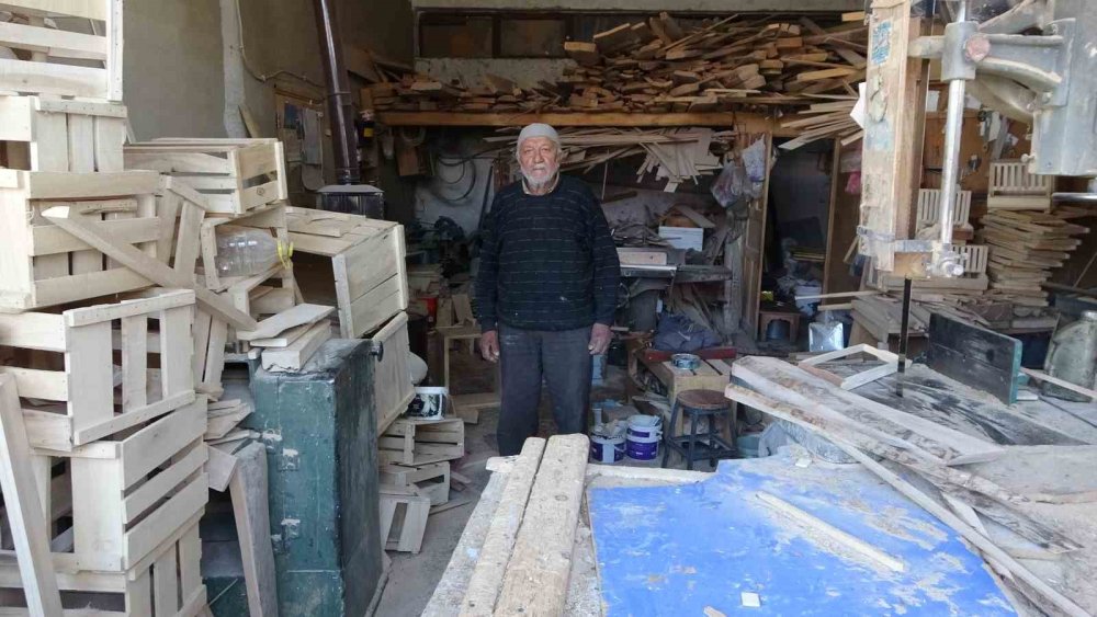 73 yıldır ağaçlara şekil veriyor