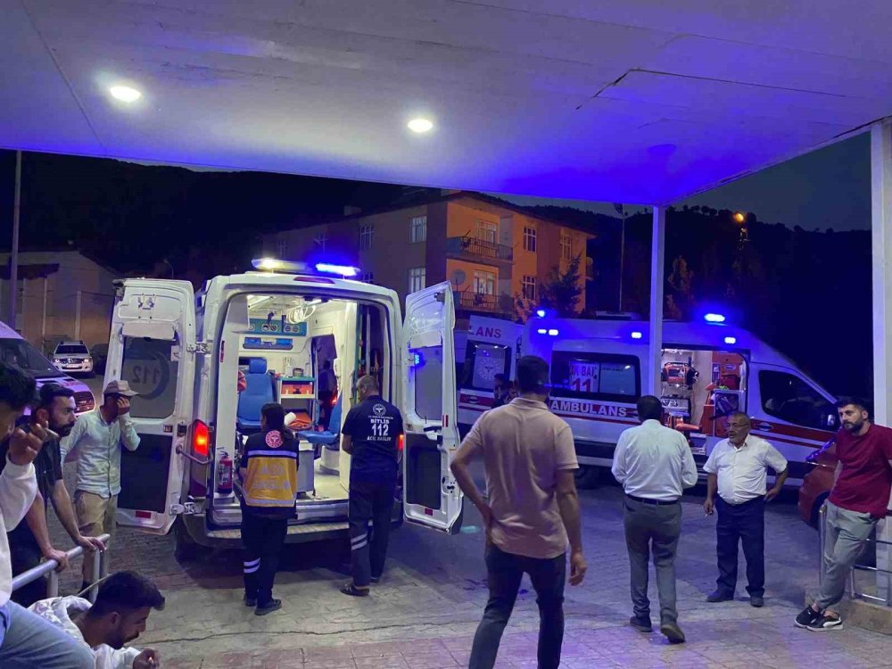 Hizan'da ’patpat’ devrildi: 7 yaralı