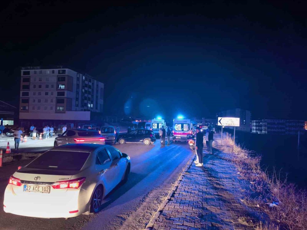 Tatvan yolunda trafik kazası: 6’sı çocuk 14 kişi yaralandı