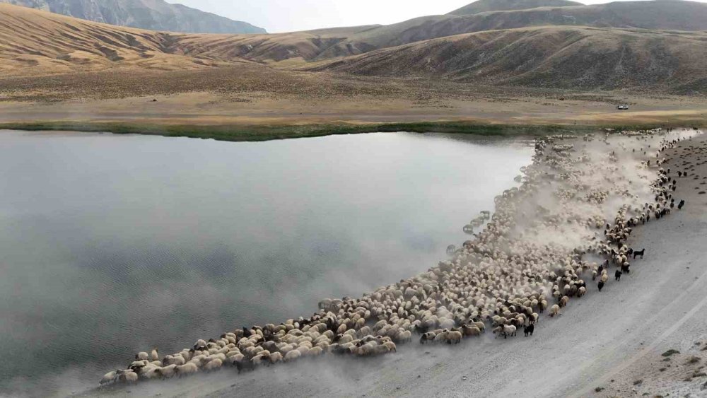 Nemrut’ta toz bulutu içinde görsel şölen