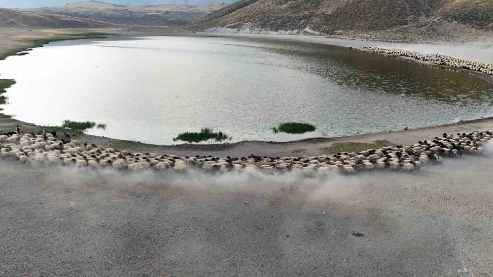 Nemrut’ta toz bulutu içinde görsel şölen