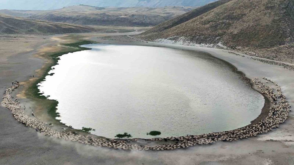 Nemrut’ta toz bulutu içinde görsel şölen