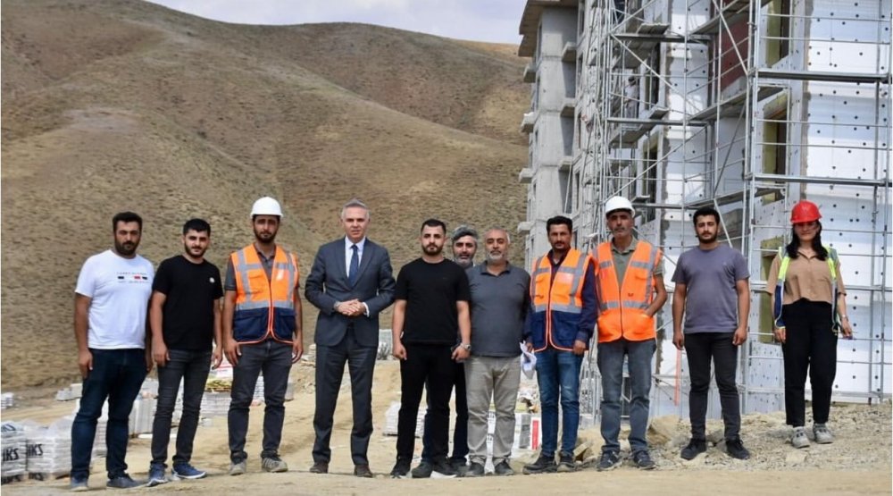 Yüksekova’da yeni TOKİ konutları yapılıyor